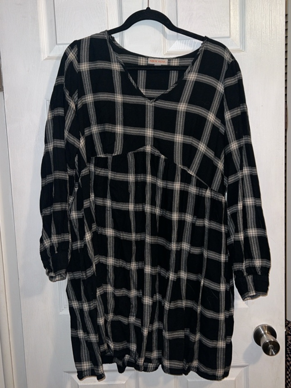 Knox Rose Black and White Plaid Long Sleeve V-Neck Dress